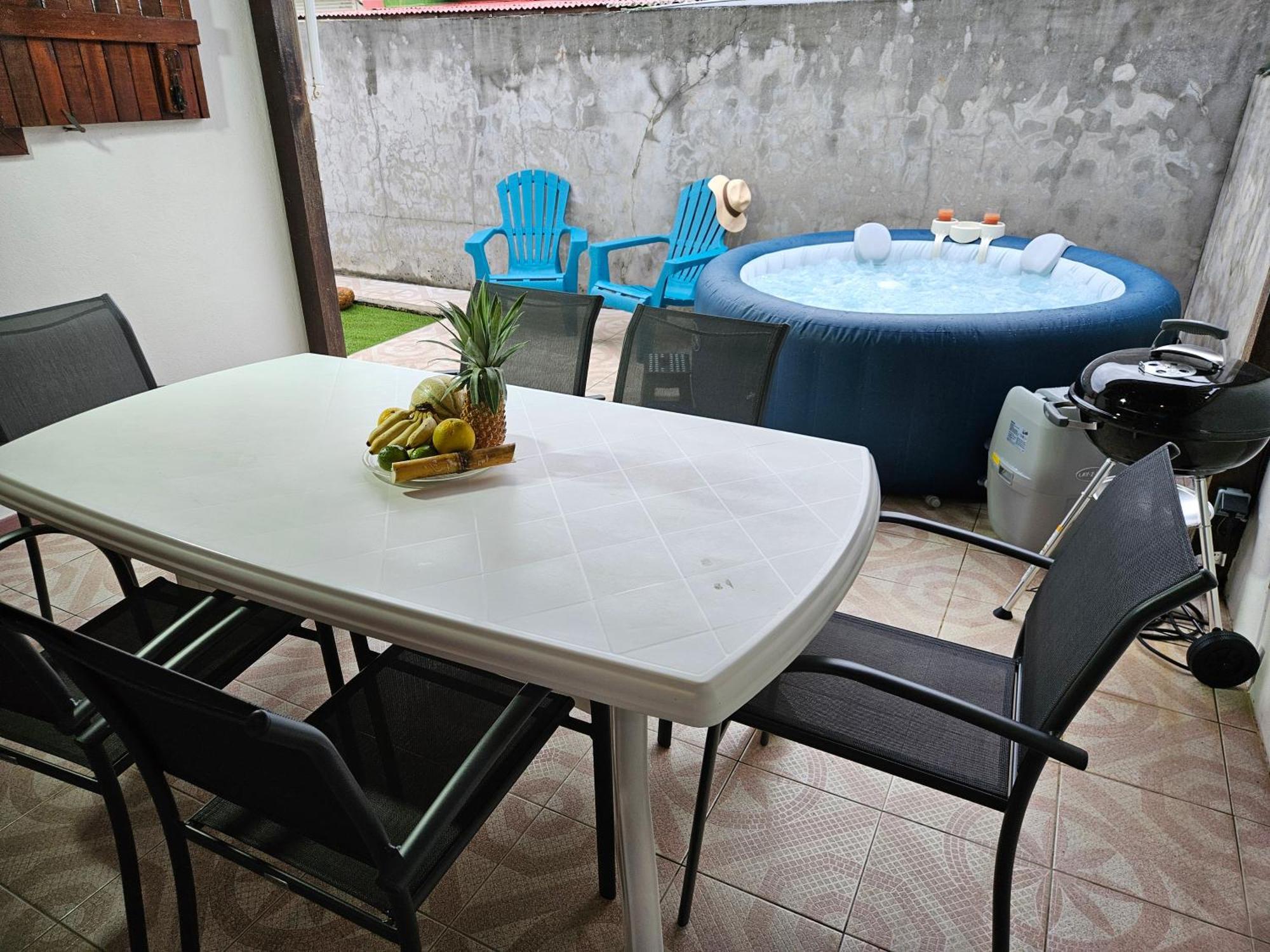 Maison La Casa Creole, Spa, Emplacement Holiday home Les Abymes